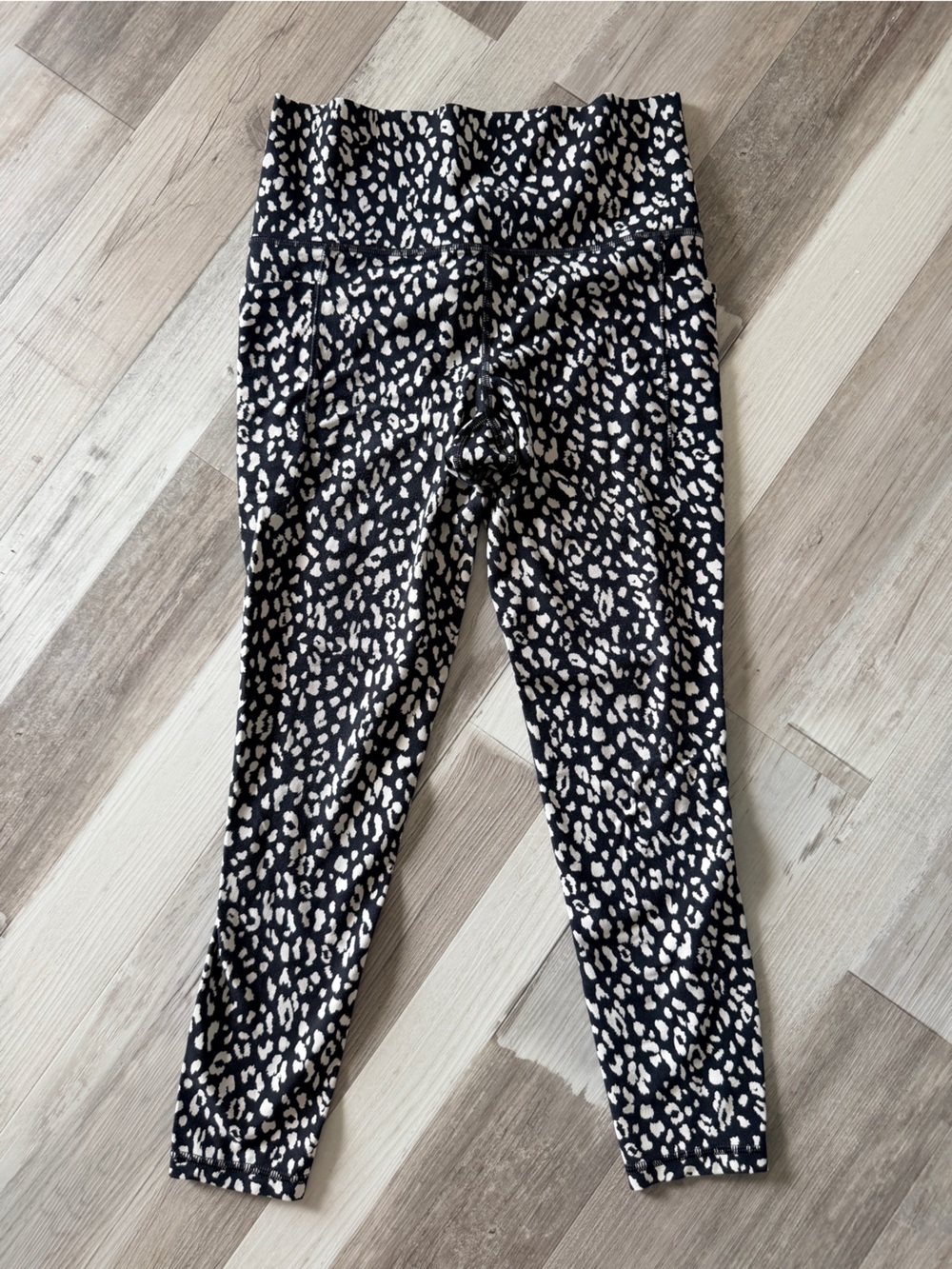 Athleta Salutation Stash 7/8 Leggings